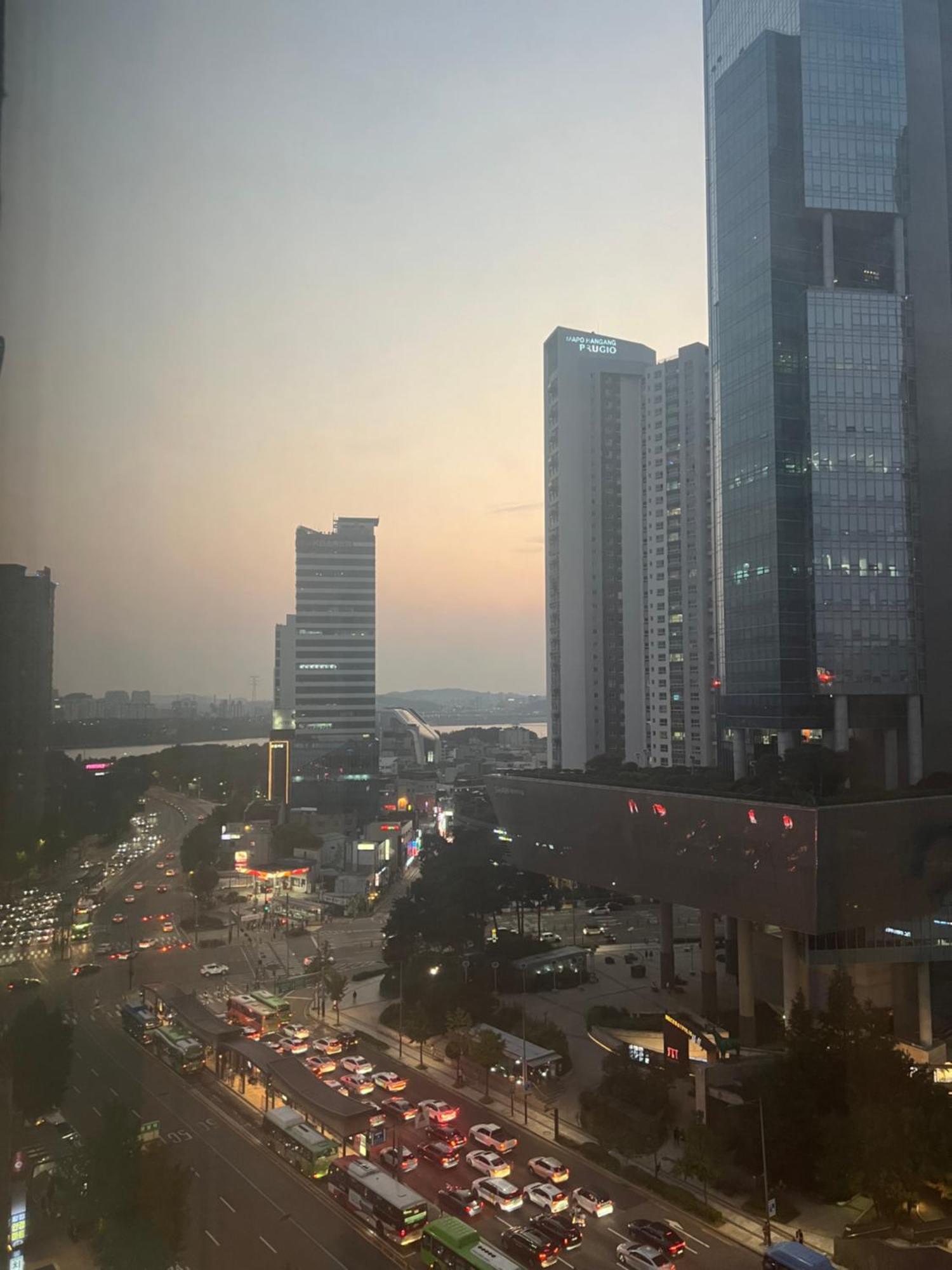 Apartment 30sec To Hapjeong St Style Twin