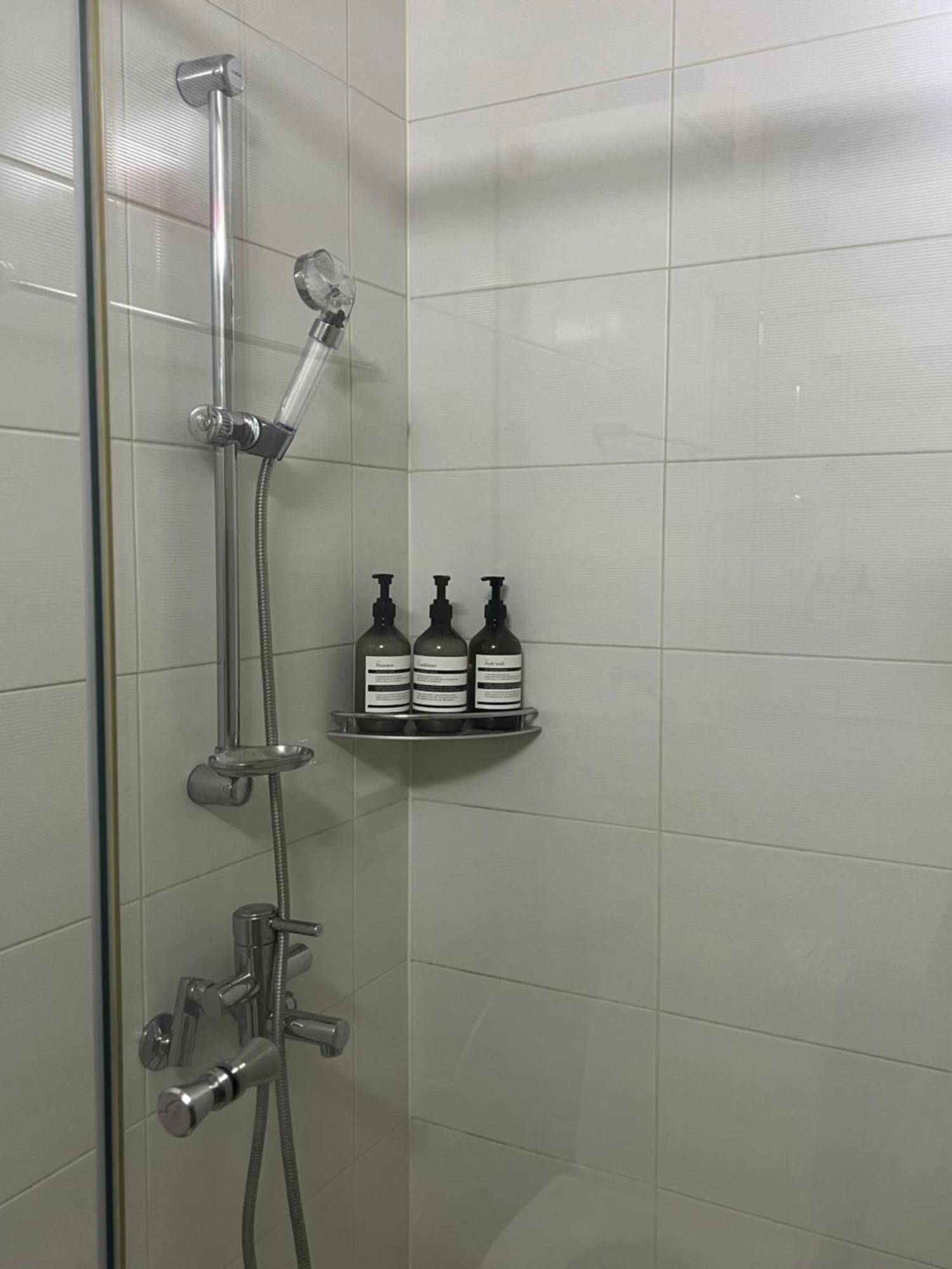 Apartment 30sec To Hapjeong St Style Twin
