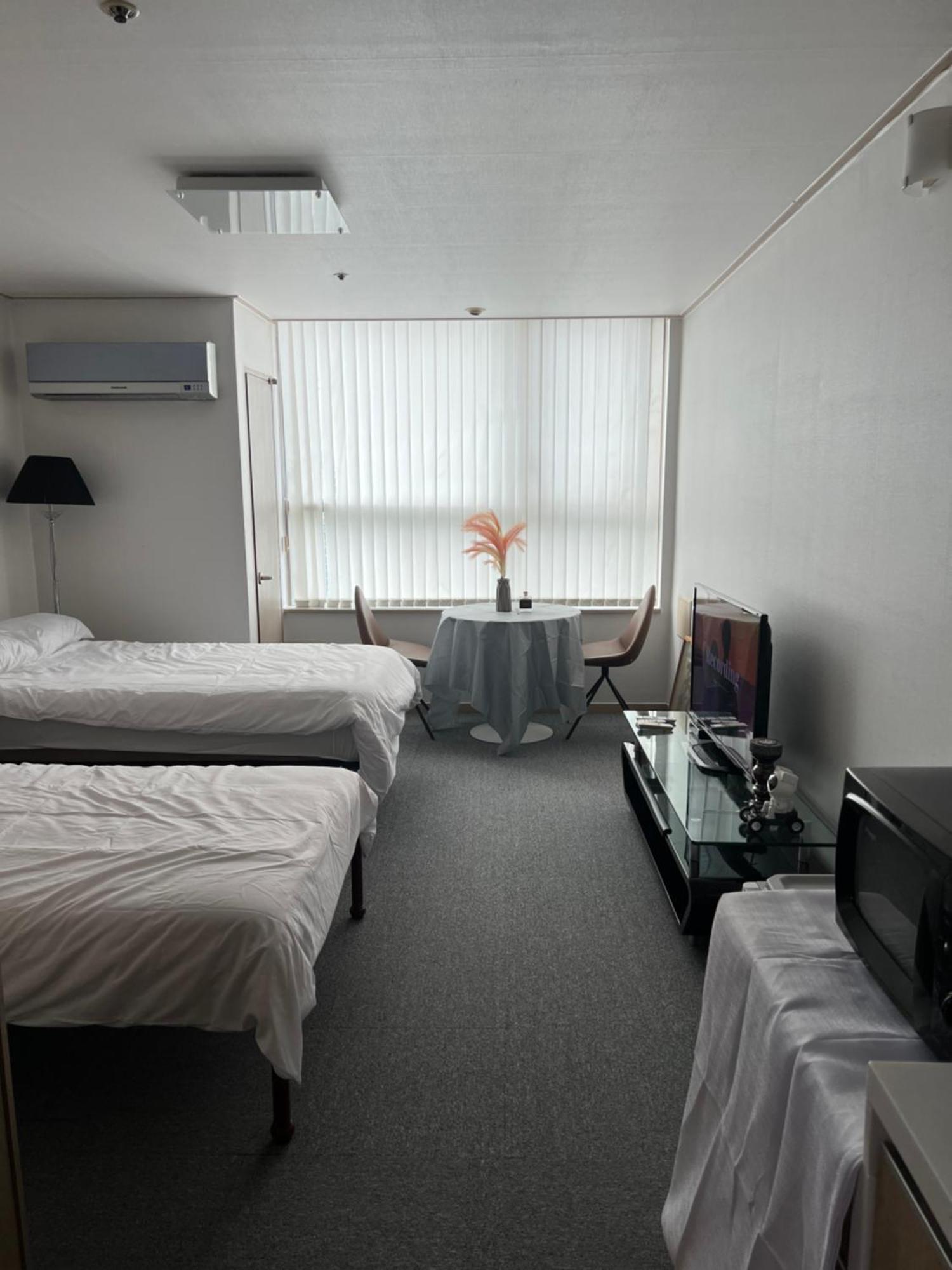 Apartment 30sec To Hapjeong St Style Twin *
